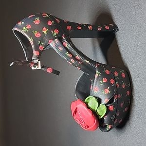 Michael Kors Collection Huxley Rose Appliqué Rosebud Leather Platform Sa…